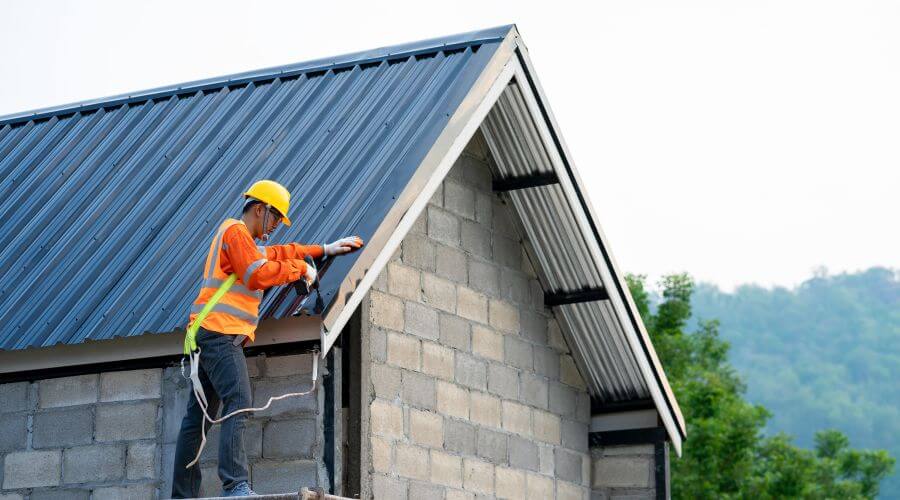 Professional gutter cleaning in Opdyke, IL